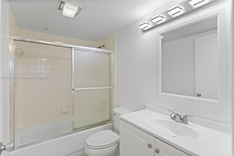 Condo in Pembroke Pines, Florida, 2 bedrooms  № 1962710 - photo 29