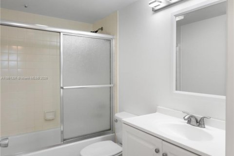 Condo in Pembroke Pines, Florida, 2 bedrooms  № 1962710 - photo 28