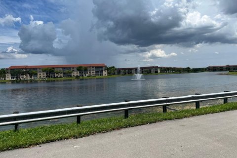 Condo in Pembroke Pines, Florida, 2 bedrooms  № 1962710 - photo 3