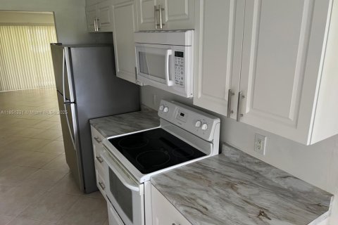 Condo in Pembroke Pines, Florida, 2 bedrooms  № 1962710 - photo 13