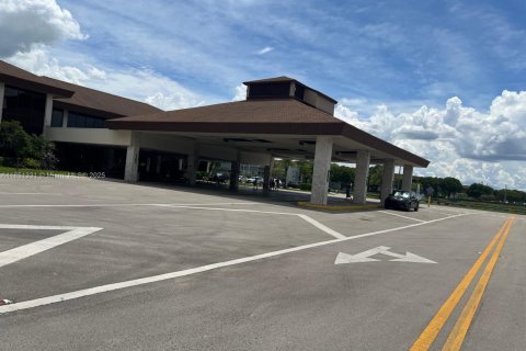 Condo in Pembroke Pines, Florida, 2 bedrooms  № 1962710 - photo 5