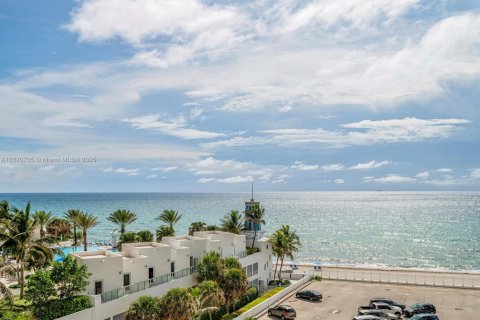 Снять в аренду кондоминиум в Холливуд, Флорида 1 спальня, 74.32м2, № 1934246 - фото 10