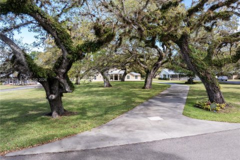 House in LaBelle, Florida 4 bedrooms, 316.43 sq.m. № 2065713