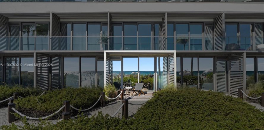 Estudio en el Condominio en Sunny Isles Beach, Florida  № 2012674