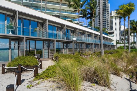 Condominio en venta en Sunny Isles Beach, Florida № 2012674 - foto 10
