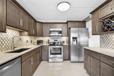 Copropriété à vendre à Pembroke Pines, Floride: 2 chambres, 140 m2 № 1823779 - photo 1