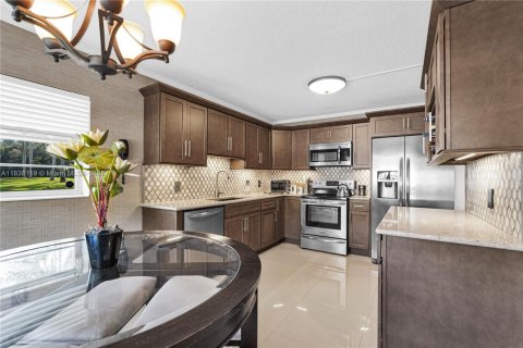 Copropriété à vendre à Pembroke Pines, Floride: 2 chambres, 140 m2 № 1823779 - photo 3