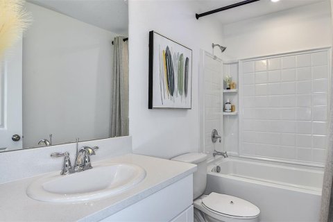 Townhouse in Groveland, Florida 3 bedrooms, 144.74 sq.m. № 1782447 - photo 12