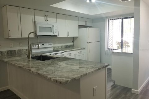 Copropriété à louer à Sarasota, Floride: 2 chambres, 91.32 m2 № 1637818 - photo 6