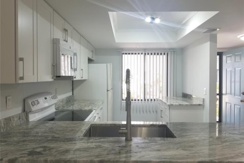 Copropriété à louer à Sarasota, Floride: 2 chambres, 91.32 m2 № 1637818 - photo 8