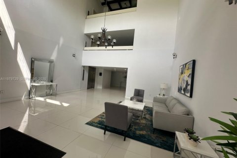 Снять в аренду кондоминиум в Уэстон, Флорида 2 спальни, 102.75м2, № 2046152 - фото 4