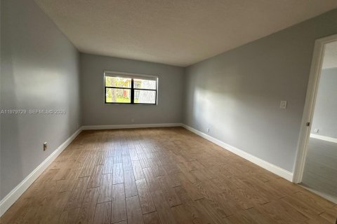 Снять в аренду кондоминиум в Уэстон, Флорида 2 спальни, 102.75м2, № 2046152 - фото 23