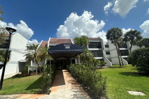 Кондоминиум с 2 спальнями в Уэстон, Флорида № 2046152