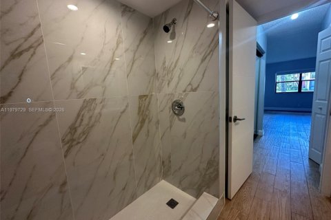 Снять в аренду кондоминиум в Уэстон, Флорида 2 спальни, 102.75м2, № 2046152 - фото 28