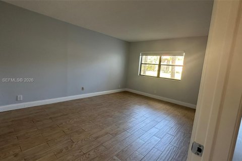 Снять в аренду кондоминиум в Уэстон, Флорида 2 спальни, 102.75м2, № 2046152 - фото 18