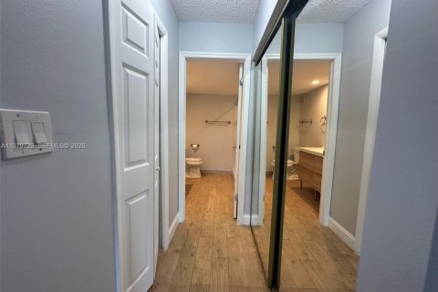 Снять в аренду кондоминиум в Уэстон, Флорида 2 спальни, 102.75м2, № 2046152 - фото 27