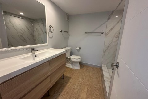 Снять в аренду кондоминиум в Уэстон, Флорида 2 спальни, 102.75м2, № 2046152 - фото 30