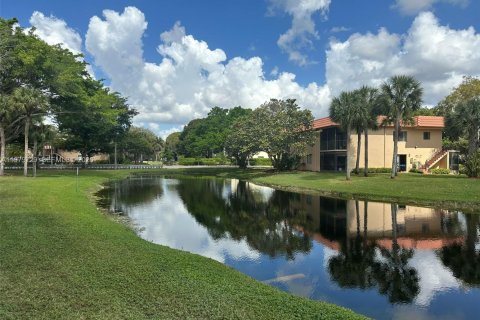 Снять в аренду кондоминиум в Уэстон, Флорида 2 спальни, 102.75м2, № 2046152 - фото 29