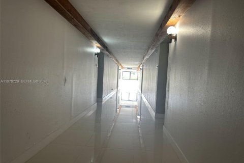 Снять в аренду кондоминиум в Уэстон, Флорида 2 спальни, 102.75м2, № 2046152 - фото 6