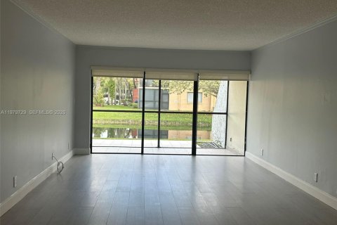 Снять в аренду кондоминиум в Уэстон, Флорида 2 спальни, 102.75м2, № 2046152 - фото 15