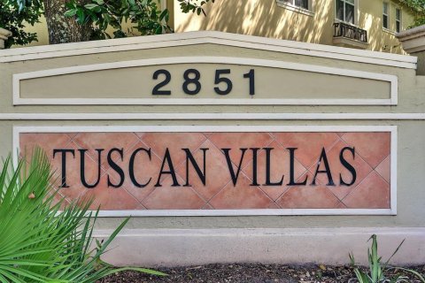 Condo à Tamarac, Floride, 3 chambres  № 2247943