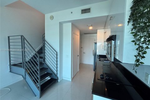 Copropriété à louer à Miami, Floride: 1 chambre, 66.33 m2 № 2031588 - photo 1