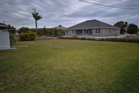 Casa en venta en Cape Coral, Florida, 3 dormitorios, 106.65 m2 № 2080248 - foto 14