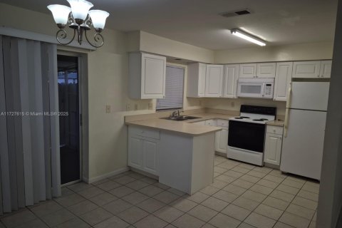 Casa en venta en Cape Coral, Florida, 3 dormitorios, 106.65 m2 № 2080248 - foto 5