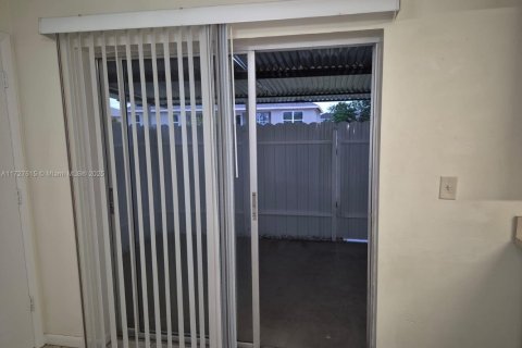 Casa en venta en Cape Coral, Florida, 3 dormitorios, 106.65 m2 № 2080248 - foto 9