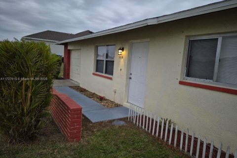 Casa en venta en Cape Coral, Florida, 3 dormitorios, 106.65 m2 № 2080248 - foto 3