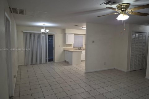 Casa en venta en Cape Coral, Florida, 3 dormitorios, 106.65 m2 № 2080248 - foto 4