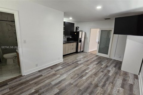 House in Dania Beach, Florida 1 bedroom, 144 sq.m. № 2068301 - photo 8