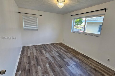 House in Dania Beach, Florida 1 bedroom, 144 sq.m. № 2068301 - photo 4