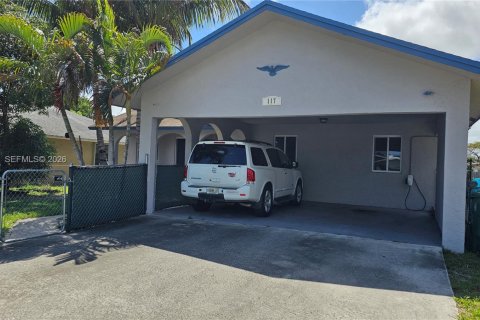 House in Dania Beach, Florida 1 bedroom, 144 sq.m. № 2068301 - photo 2