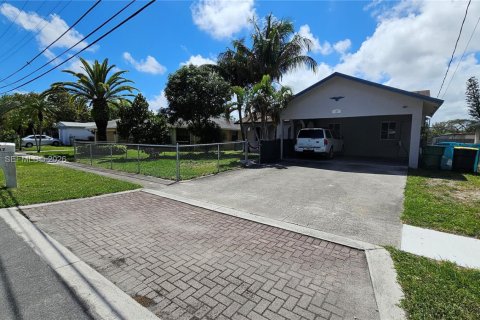 House in Dania Beach, Florida 1 bedroom, 144 sq.m. № 2068301