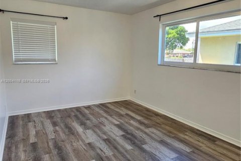 House in Dania Beach, Florida 1 bedroom, 144 sq.m. № 2068301 - photo 6