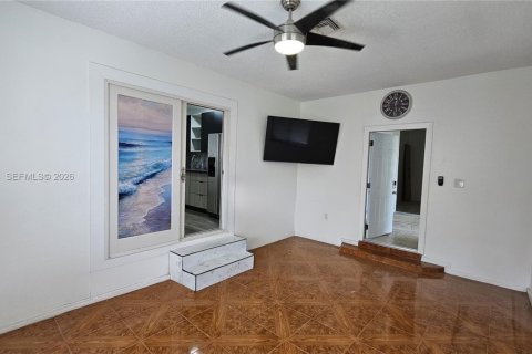 House in Dania Beach, Florida 1 bedroom, 144 sq.m. № 2068301 - photo 3
