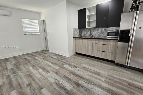 House in Dania Beach, Florida 1 bedroom, 144 sq.m. № 2068301 - photo 7