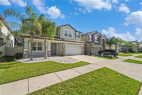 House in Tampa, Florida 5 bedrooms, 353.03 sq.m. № 2418833 - photo 3