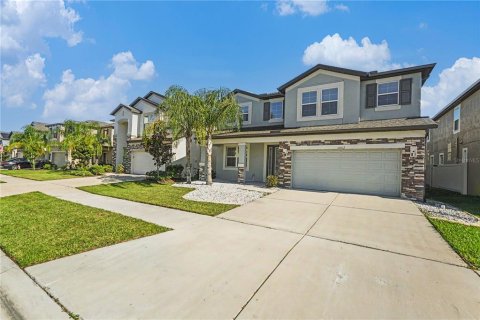 House in Tampa, Florida 5 bedrooms, 353.03 sq.m. № 2418833 - photo 2