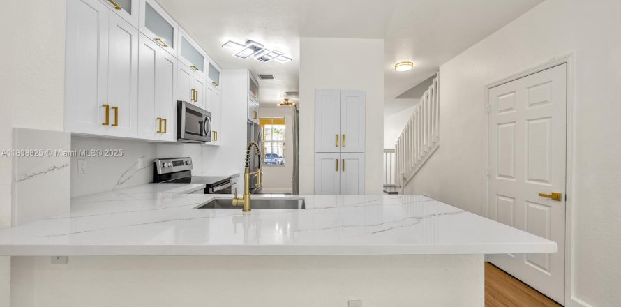 Таунхаус в Хомстед, Флорида 3 спальни, 123.1м2 № 1936337