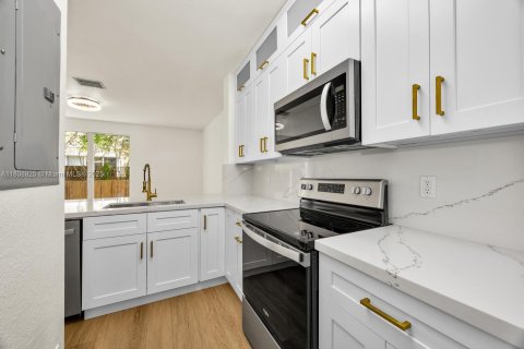 Купить таунхаус в Хомстед, Флорида 3 спальни, 123.1м2, № 1936337 - фото 4