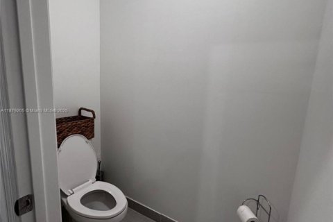 Снять в аренду виллу или дом в Майами, Флорида 4 спальни, 237.83м2, № 1985732 - фото 15