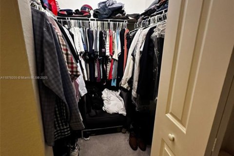 Снять в аренду виллу или дом в Майами, Флорида 4 спальни, 237.83м2, № 1985732 - фото 19