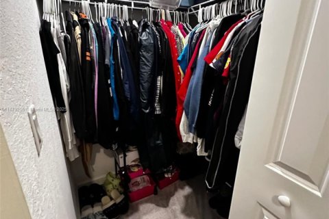 Снять в аренду виллу или дом в Майами, Флорида 4 спальни, 237.83м2, № 1985732 - фото 25