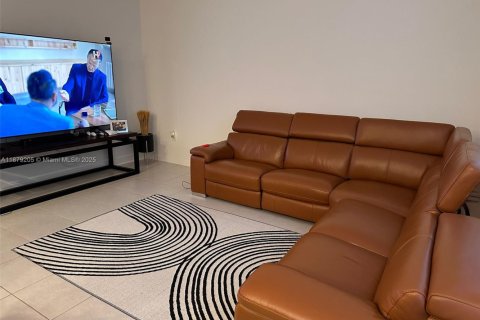 Снять в аренду виллу или дом в Майами, Флорида 4 спальни, 237.83м2, № 1985732 - фото 6