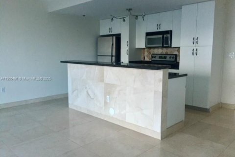 Condominio en alquiler en Miami, Florida, 1 dormitorio, 66.33 m2 № 2013513 - foto 4