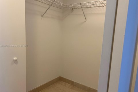 Condominio en alquiler en Miami, Florida, 1 dormitorio, 66.33 m2 № 2013513 - foto 21