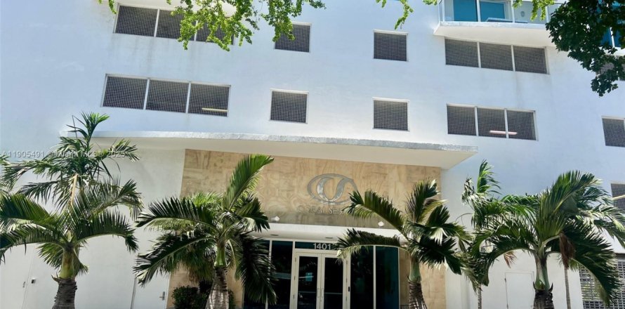 Condominio en Miami, Florida, 1 dormitorio  № 2013513