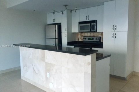 Condominio en alquiler en Miami, Florida, 1 dormitorio, 66.33 m2 № 2013513 - foto 5